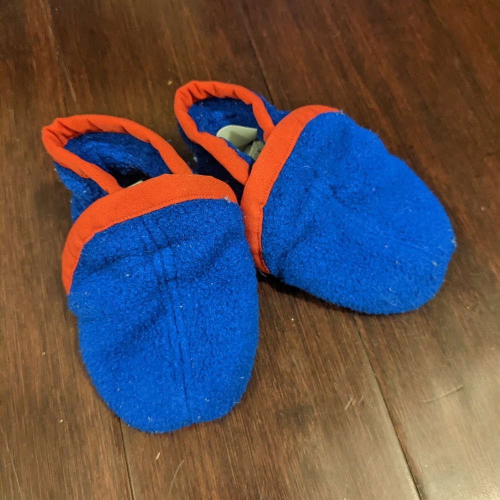 XS Patagonia Synchilla Baby Booties